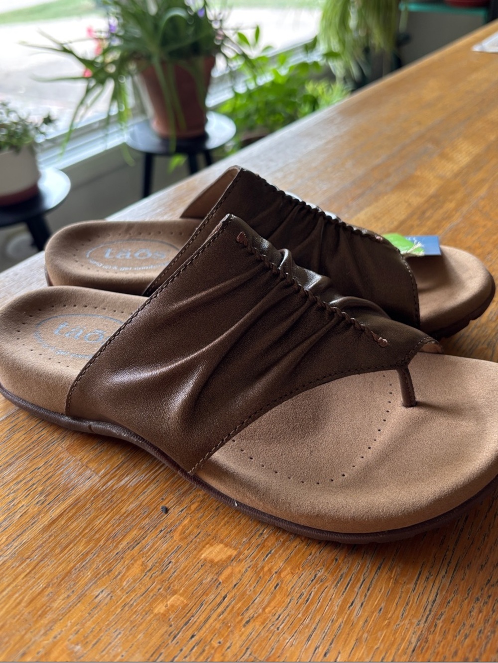 Taos “Gift 2” Toe-Thong Sandals Metallic Bronze Size 7 New With Tags Comfy - Picture 5 of 12